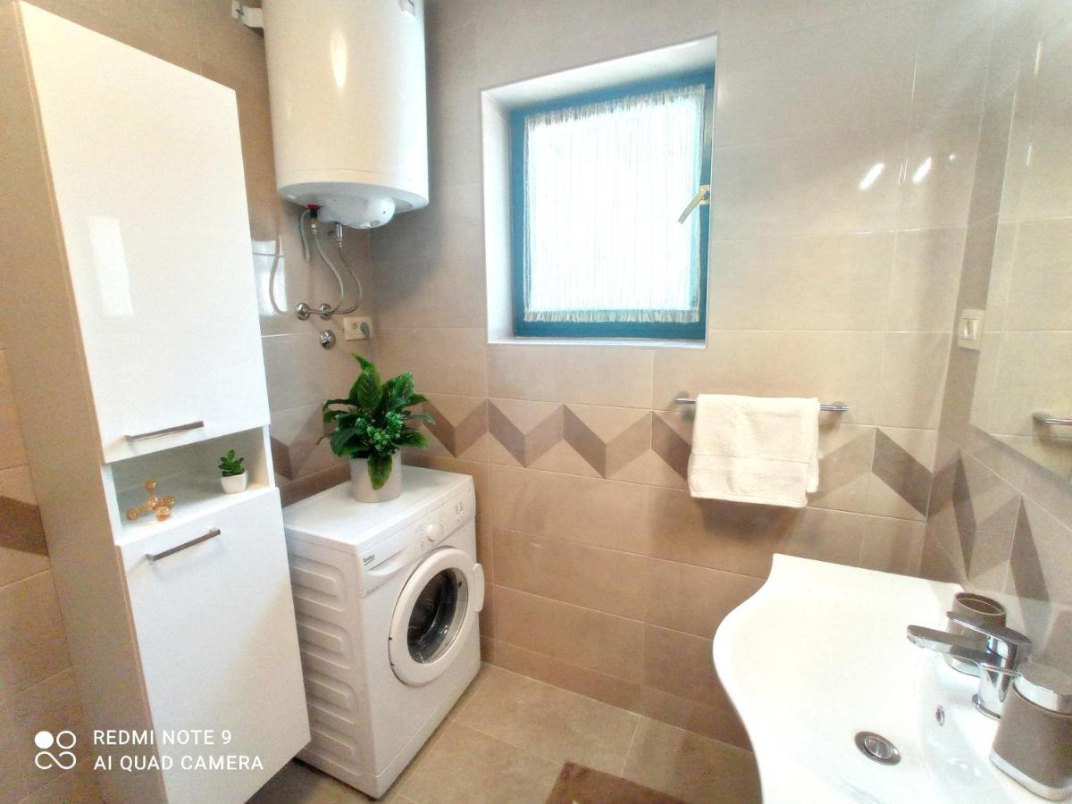 Apartment Milotic Ловран Екстер'єр фото